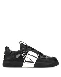 Sneakers basse in pelle nere e bianche di Valentino Garavani