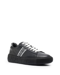 Sneakers basse in pelle nere di Versace