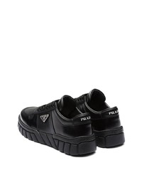 Sneakers basse in pelle nere di Prada
