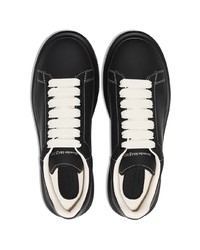 Sneakers basse in pelle nere di Alexander McQueen