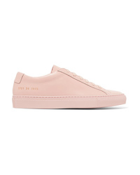 Sneakers basse in pelle rosa di Common Projects