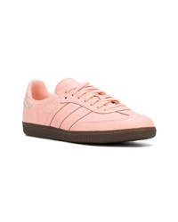 Sneakers basse in pelle rosa di adidas