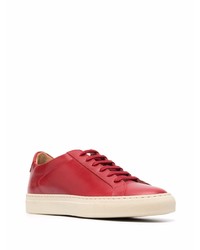 Sneakers basse in pelle rosse di Common Projects