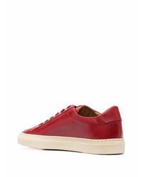 Sneakers basse in pelle rosse di Common Projects