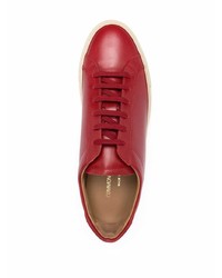 Sneakers basse in pelle rosse di Common Projects