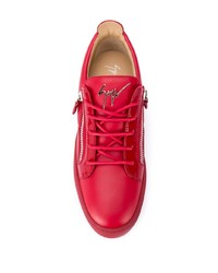 Sneakers basse in pelle rosse di Giuseppe Zanotti