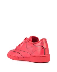Sneakers basse in pelle rosse di Maison Margiela