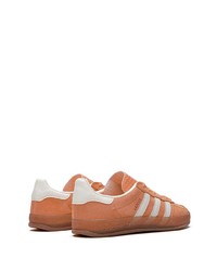 Sneakers basse in pelle scamosciata arancioni di adidas