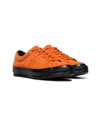 Sneakers basse in pelle scamosciata arancioni di Converse