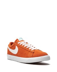 Sneakers basse in pelle scamosciata arancioni di Nike