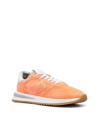 Sneakers basse in pelle scamosciata arancioni di Philippe Model Paris