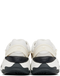 Sneakers basse in pelle scamosciata beige di adidas Originals