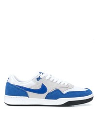 Sneakers basse in pelle scamosciata bianche e blu di Nike