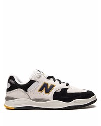 Sneakers basse in pelle scamosciata bianche e nere di New Balance