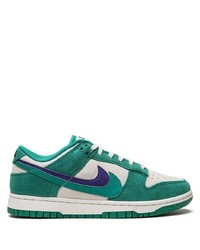 Sneakers basse in pelle scamosciata bianche e verdi di Nike