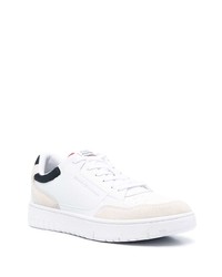 Sneakers basse in pelle scamosciata bianche di Tommy Hilfiger
