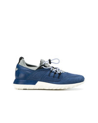 Sneakers basse in pelle scamosciata blu di Moncler
