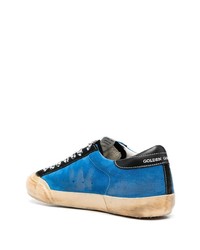 Sneakers basse in pelle scamosciata blu di Golden Goose