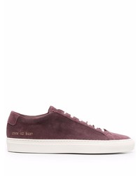 Sneakers basse in pelle scamosciata bordeaux di Common Projects