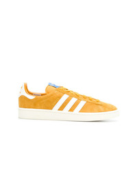 Sneakers basse in pelle scamosciata gialle di adidas