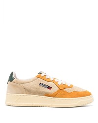 Sneakers basse in pelle scamosciata gialle di AUTRY