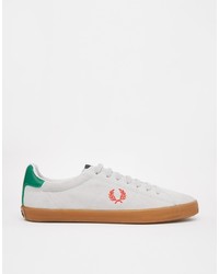 Sneakers basse in pelle scamosciata grigie di Fred Perry