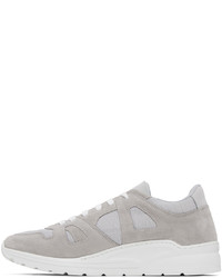 Sneakers basse in pelle scamosciata grigie di Common Projects