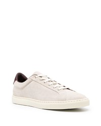 Sneakers basse in pelle scamosciata grigie di Common Projects