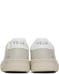 Sneakers basse in pelle scamosciata grigie di Veja