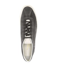Sneakers basse in pelle scamosciata grigio scuro di Common Projects