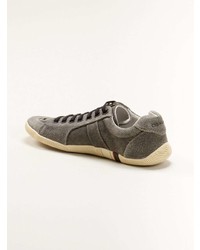 Sneakers basse in pelle scamosciata grigio scuro di OSKLEN