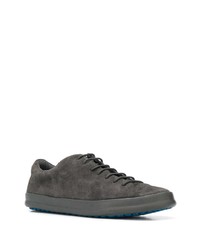 Sneakers basse in pelle scamosciata grigio scuro di Camper