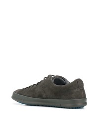 Sneakers basse in pelle scamosciata grigio scuro di Camper