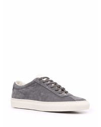 Sneakers basse in pelle scamosciata grigio scuro di Common Projects