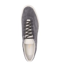 Sneakers basse in pelle scamosciata grigio scuro di Common Projects