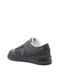 Sneakers basse in pelle scamosciata grigio scuro di MSGM