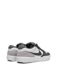 Sneakers basse in pelle scamosciata grigio scuro di Nike