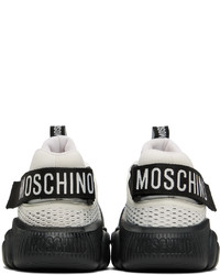 Sneakers basse in pelle scamosciata grigio scuro di Moschino