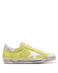 Sneakers basse in pelle scamosciata lime di Golden Goose