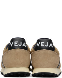 Sneakers basse in pelle scamosciata marrone chiaro di Veja