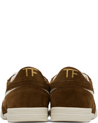 Sneakers basse in pelle scamosciata marrone scuro di Tom Ford