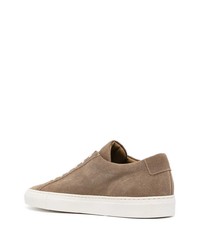 Sneakers basse in pelle scamosciata marroni di Common Projects