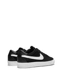 Sneakers basse in pelle scamosciata nere e bianche di Nike