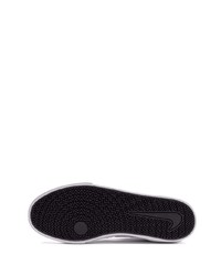 Sneakers basse in pelle scamosciata nere e bianche di Nike