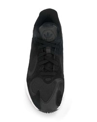 Sneakers basse in pelle scamosciata nere di adidas
