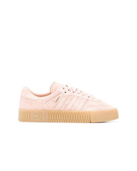 Sneakers basse in pelle scamosciata rosa di adidas