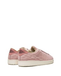Sneakers basse in pelle scamosciata rosa di Jordan