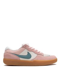 Sneakers basse in pelle scamosciata rosa di Nike