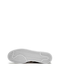 Sneakers basse in pelle scamosciata stampate bianche di adidas