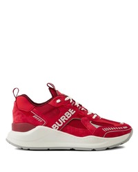 Sneakers basse in pelle scamosciata stampate rosse di Burberry
